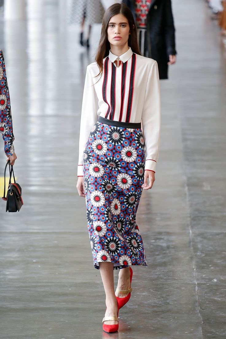 Юбки-миди: образы и идеи фото