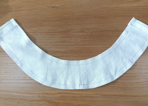 Выкройка блузы с имитацией чокера фото