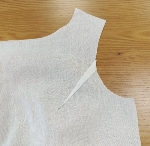 Выкройка блузы с имитацией чокера фото