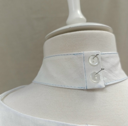 Выкройка блузы с имитацией чокера фото