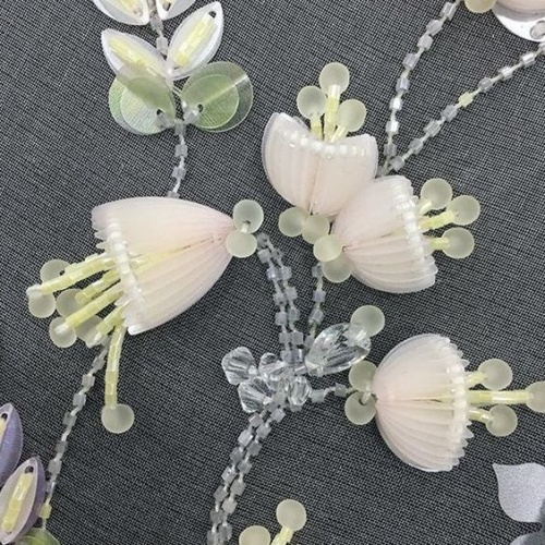 Декор: вышивка, перья или пайетки? фото