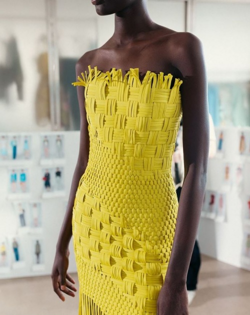 Декор: вышивка, перья или пайетки? фото