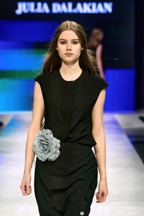 Декор: вышивка, перья или пайетки? фото