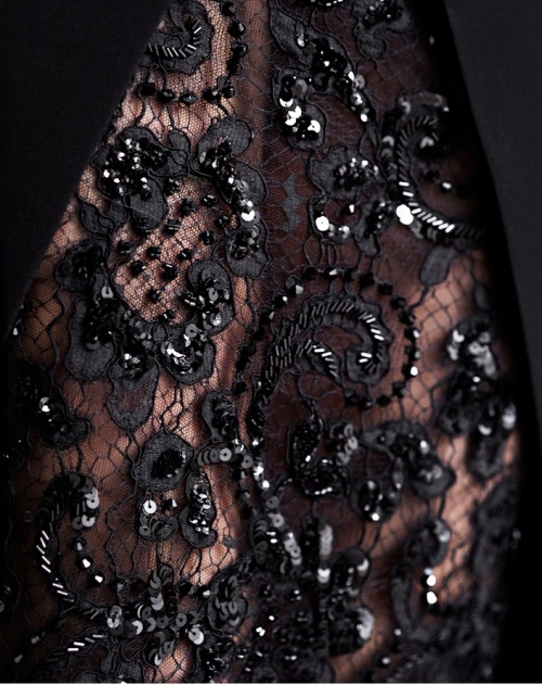 Декор: вышивка, перья или пайетки? фото