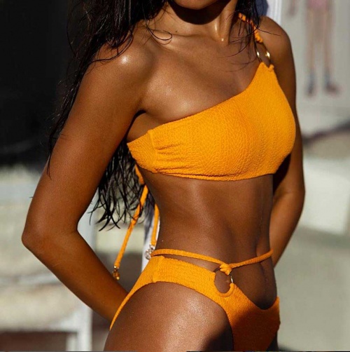 Место под солнцем: декор купальников 2024 фото