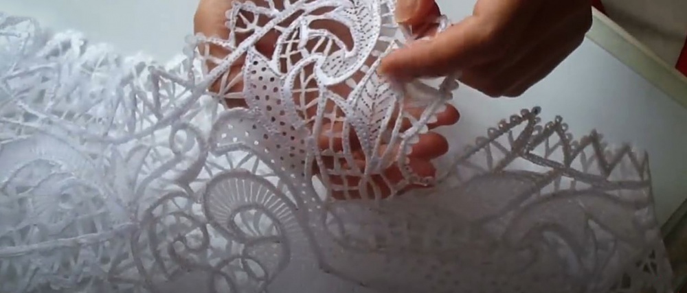 Русский ажур: гильоширование или выжигание на ткани фото