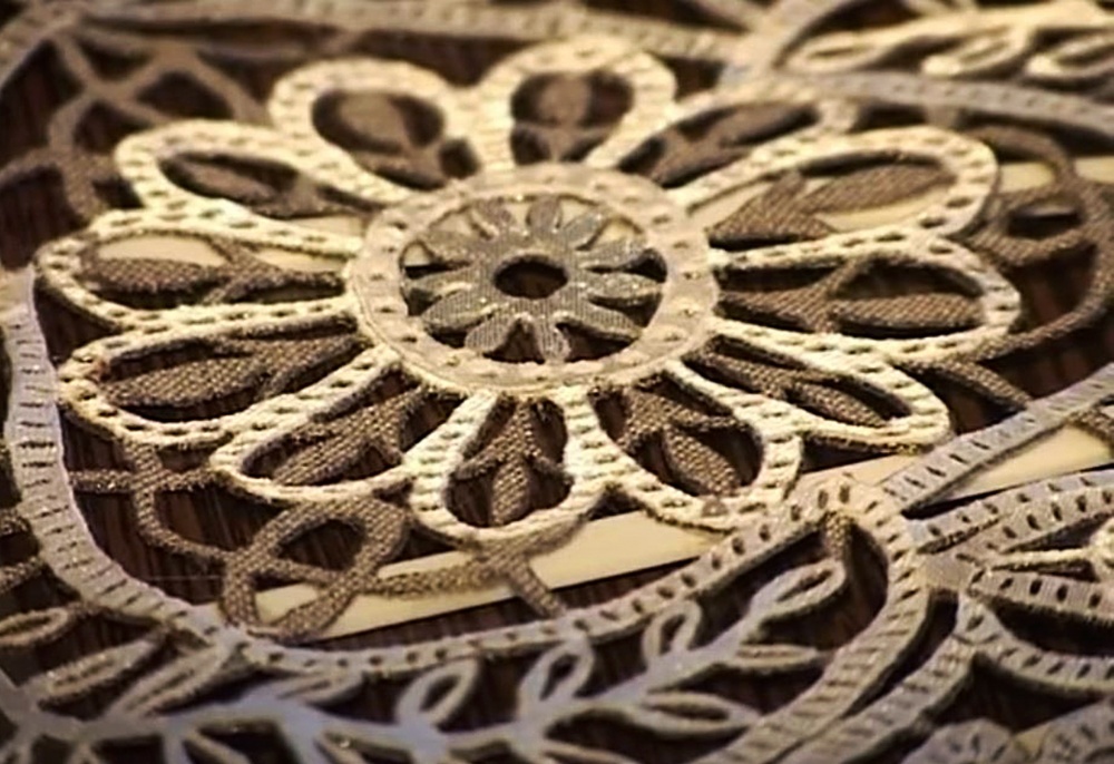 Русский ажур: гильоширование или выжигание на ткани фото