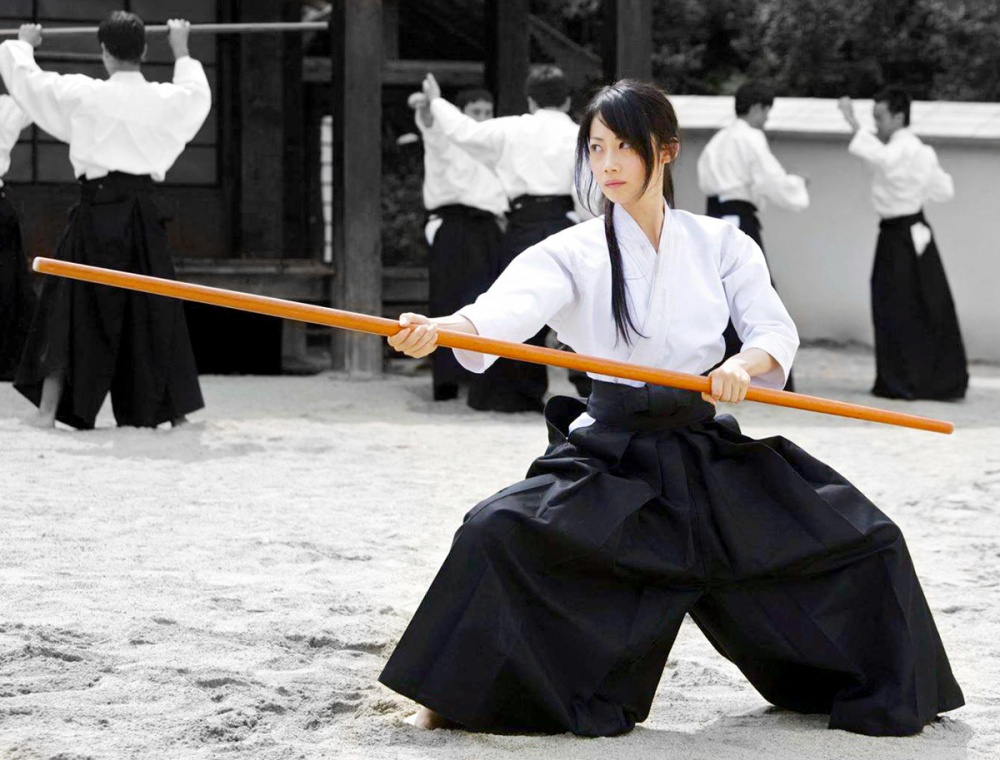 Азиатский стиль в одежде: гармония традиций и современности фото