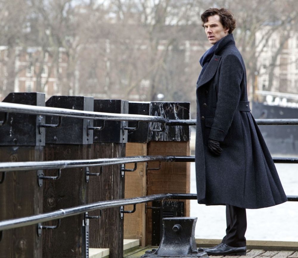 Эволюция поясного хлястика: от функции к акценту фото