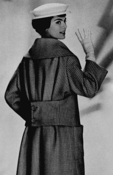 Эволюция поясного хлястика: от функции к акценту фото