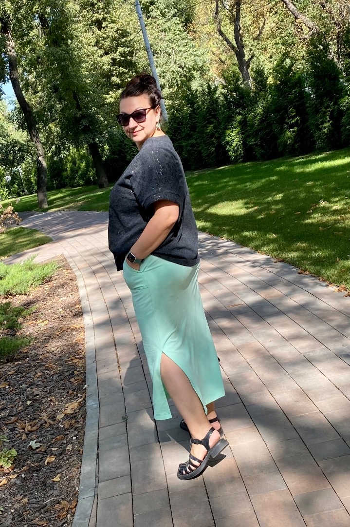 Футболка «Акира» и трикотажная юбка  фото