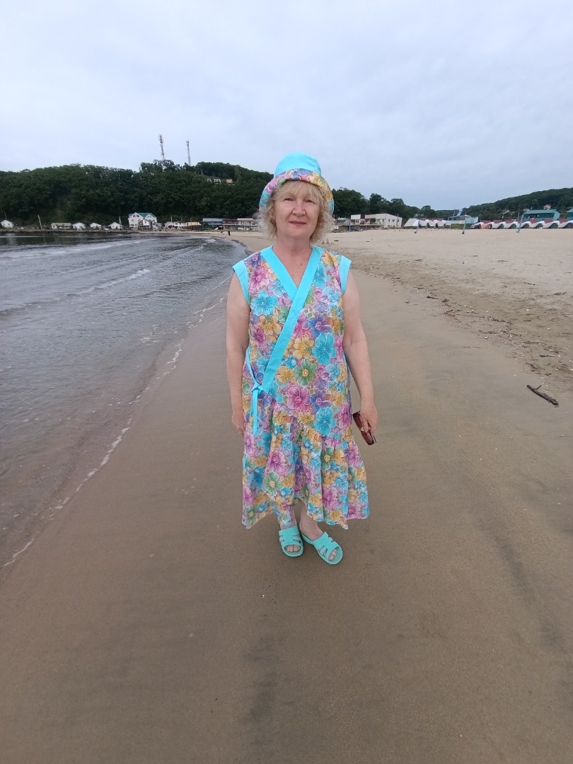 «Бесплатное» платье Алиса или «Я его слепила из того, что было» фото