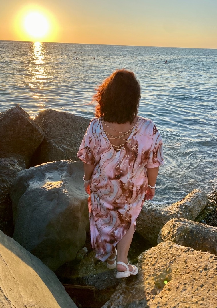 Платье с цепями на спине  фото