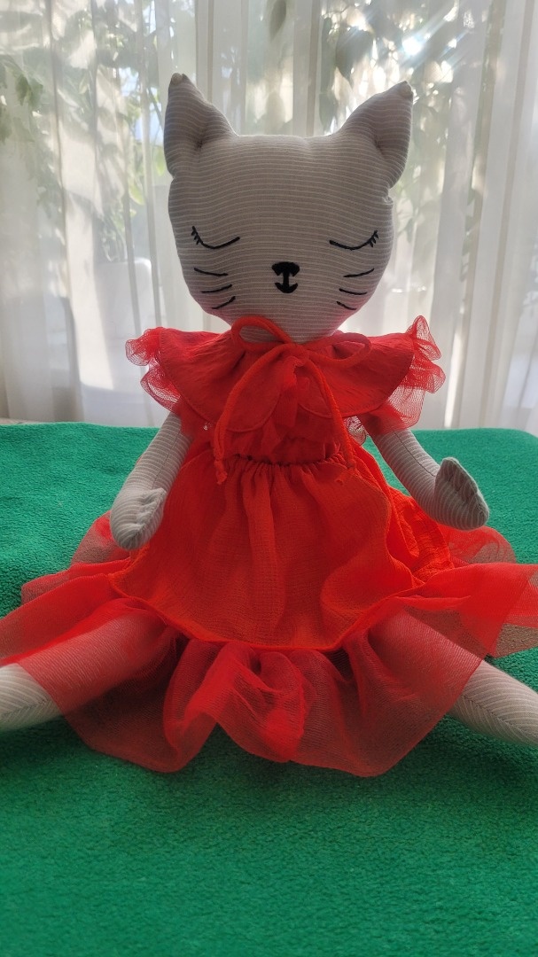 Кошка-сплюшка фото