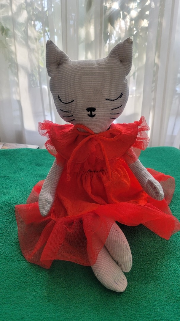 Кошка-сплюшка фото