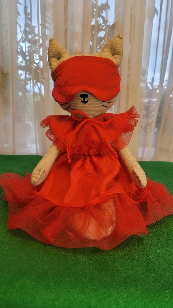 Кошка-сплюшка фото