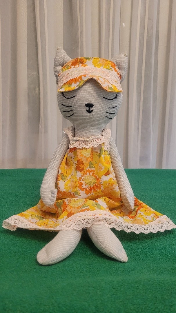 Кошка-сплюшка фото