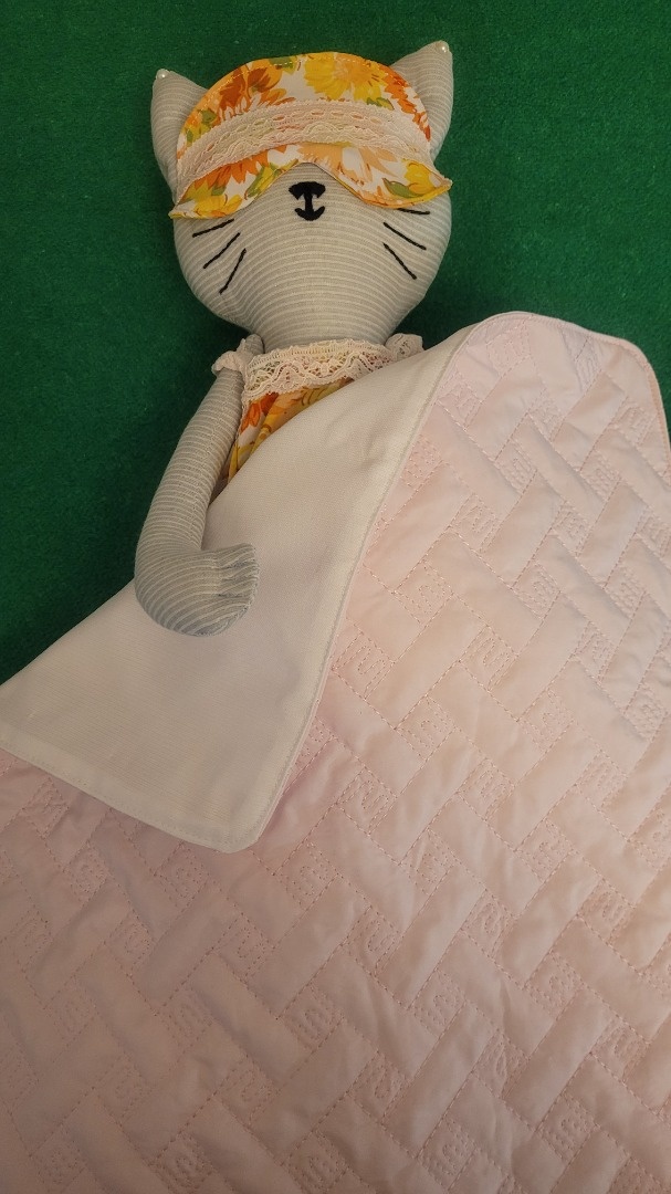 Кошка-сплюшка фото