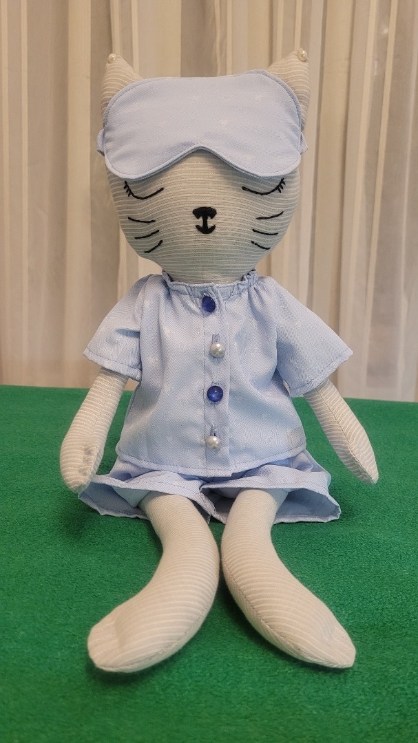 Кошка-сплюшка фото