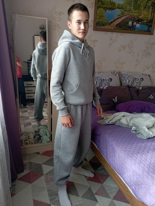 Толстовка на основе выкройки мужского худи с застежкой-молнией