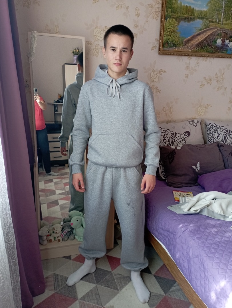 Толстовка на основе выкройки мужского худи с застежкой-молнией фото