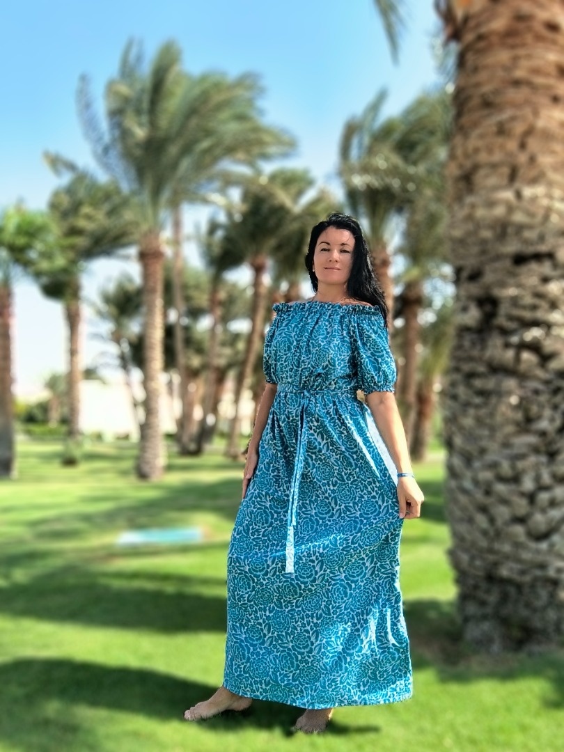 Платье с открытыми плечами фото