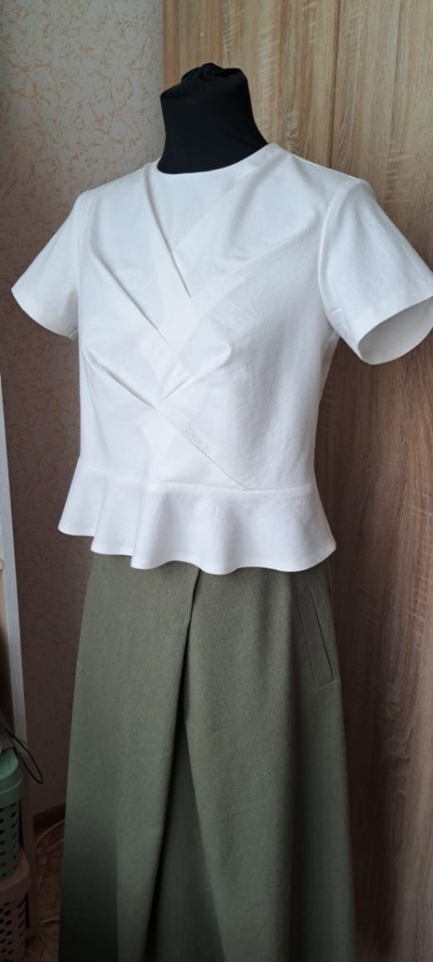 Летний костюм с юбкой фото