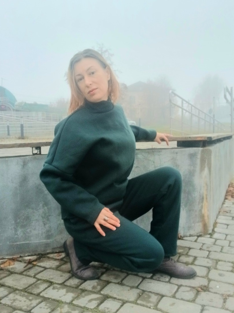 Базовый топ превращается в тёплую толстовку фото