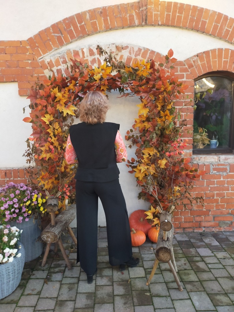 Осенний променад по замку Тапиау в костюме «Икигай» фото