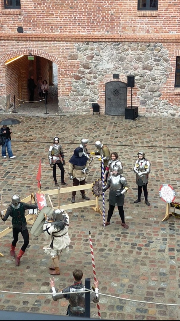 Осенний променад по замку Тапиау в костюме «Икигай» фото