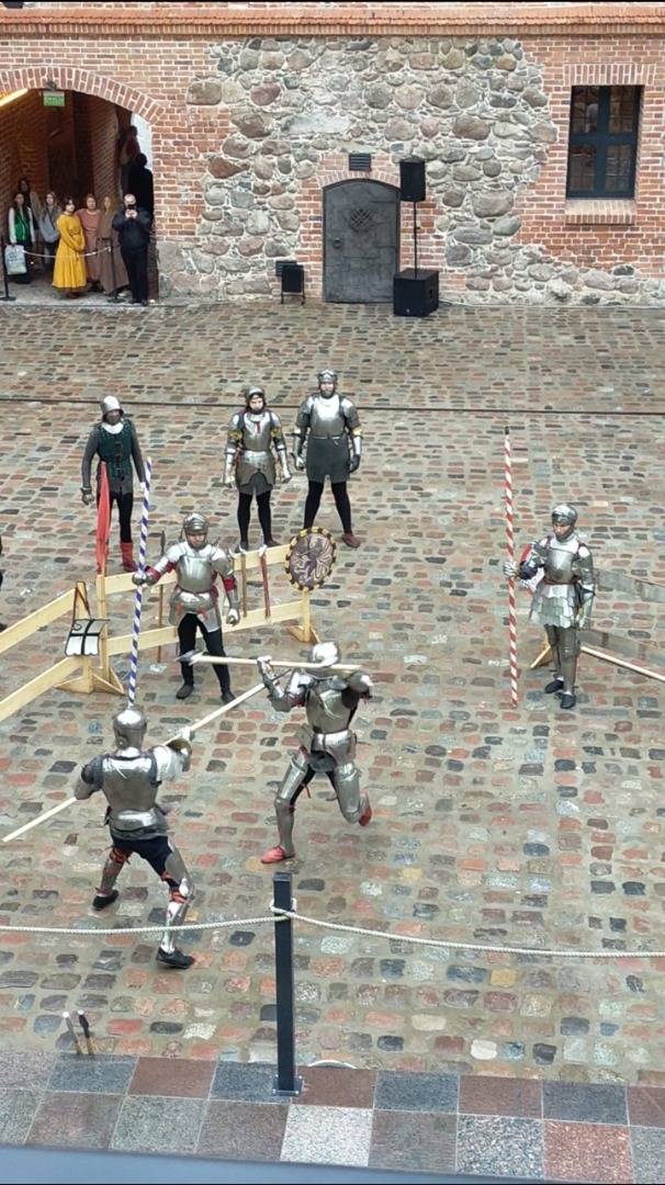 Осенний променад по замку Тапиау в костюме «Икигай» фото