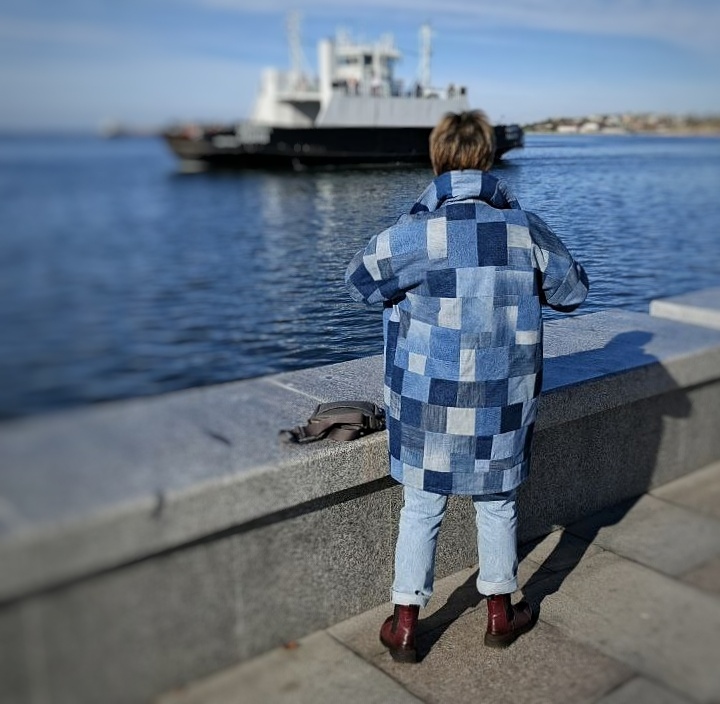 Джинсовое пальто из лоскутов фото