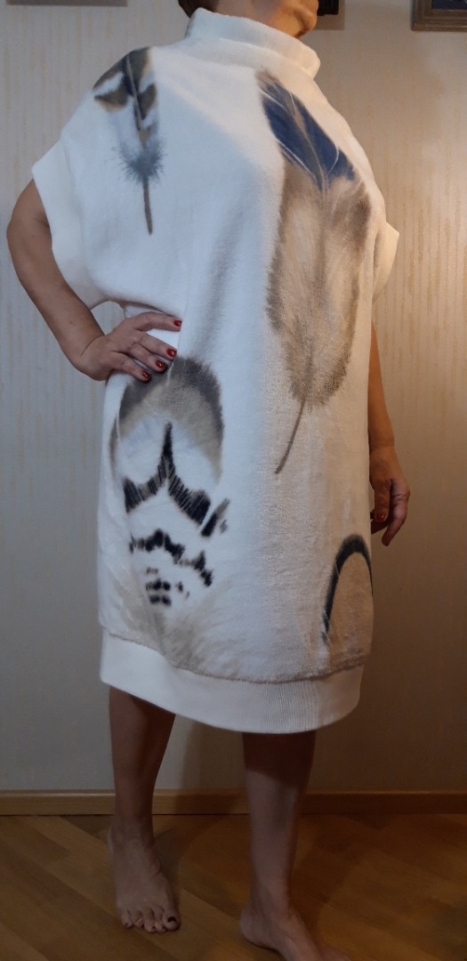 Объёмный жилет на основе топа соспущенным плечом фото