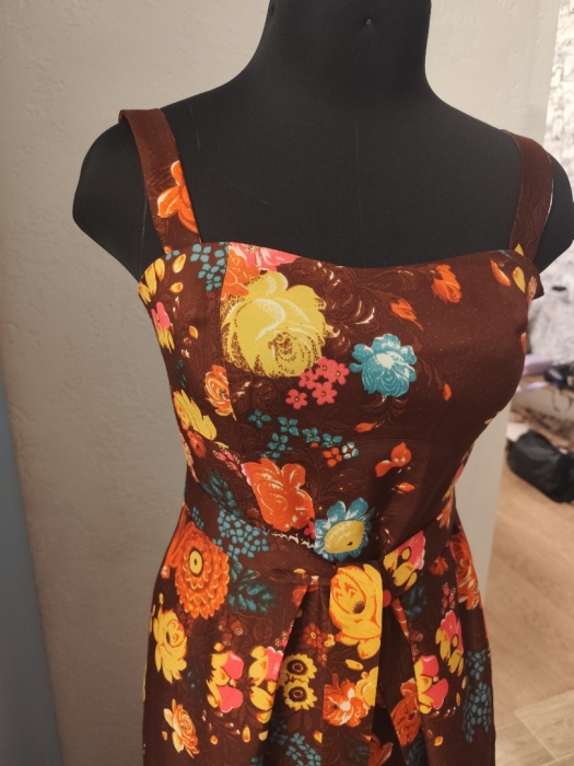 Приталенный сарафан