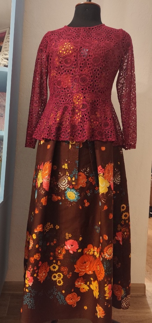 Приталенный сарафан фото