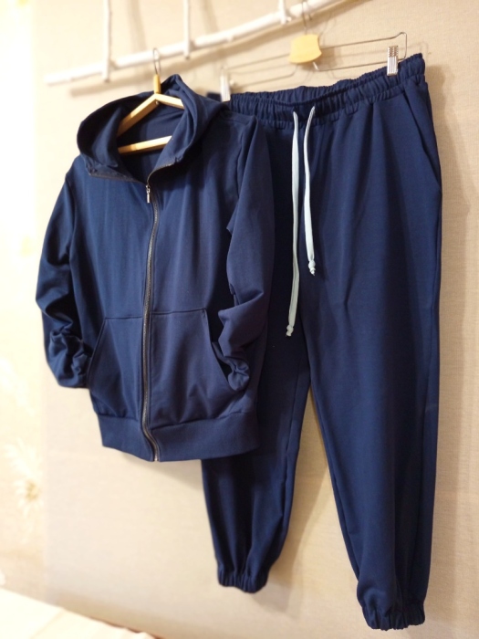 Мужской синий костюм