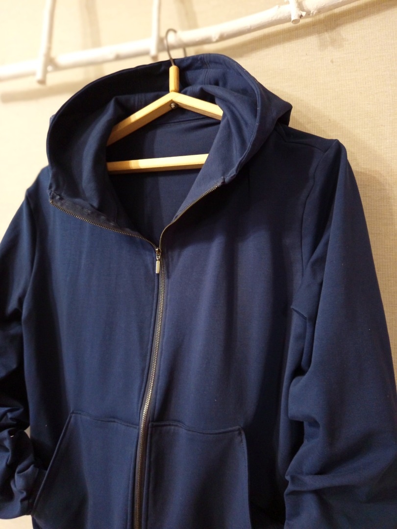 Мужской синий костюм фото