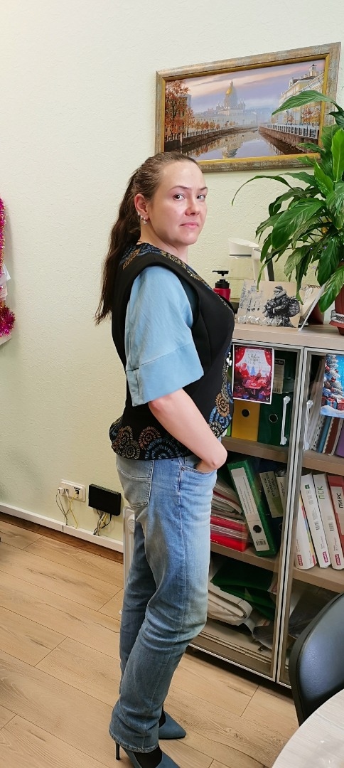 Жилет в не азиатском стиле фото