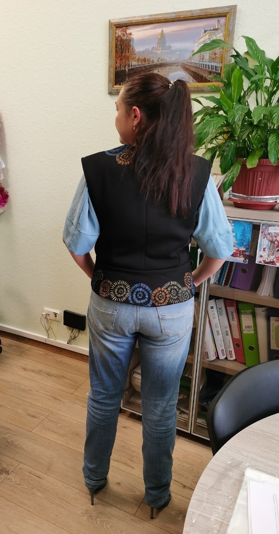 Жилет в не азиатском стиле фото