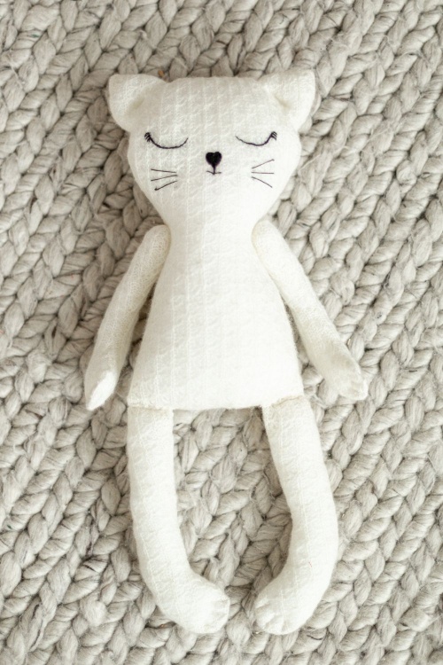 Выкройка кошки-сплюшки с набором одежды для сна. Коллекция с котиками «Миу»_normal