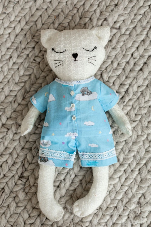 Выкройка кошки-сплюшки с набором одежды для сна. Коллекция с котиками «Миу»_normal