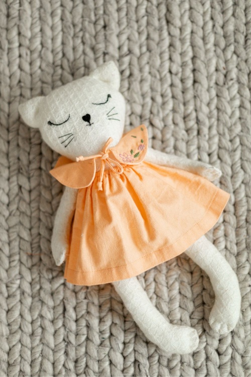 Выкройка кошки-сплюшки с набором одежды для сна. Коллекция с котиками «Миу»_normal