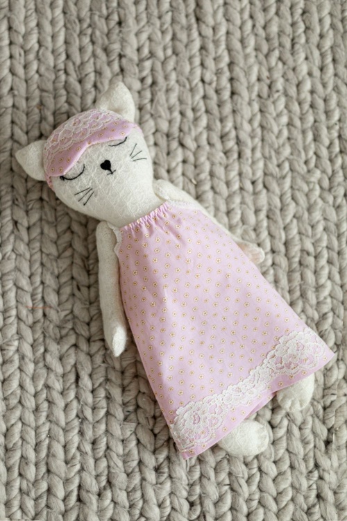 Выкройка кошки-сплюшки с набором одежды для сна. Коллекция с котиками «Миу»_normal