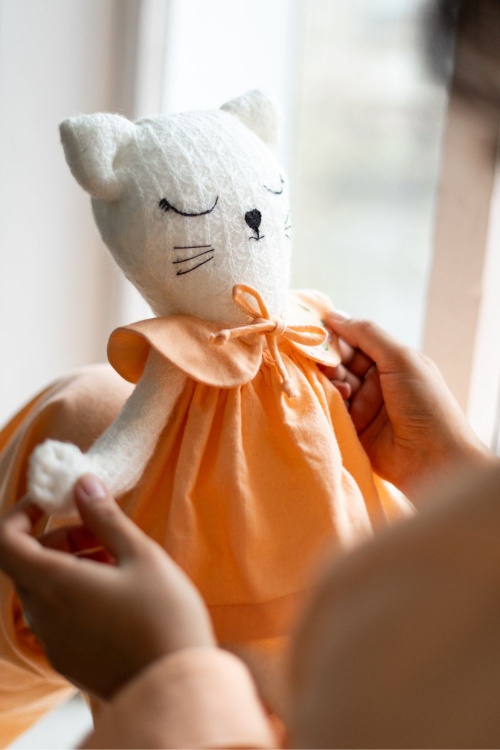 Выкройка кошки-сплюшки с набором одежды для сна. Коллекция с котиками «Миу»_normal